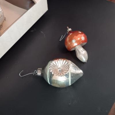 VINTAGE GLASS CHRISTMAS ORNAMENTS (3)