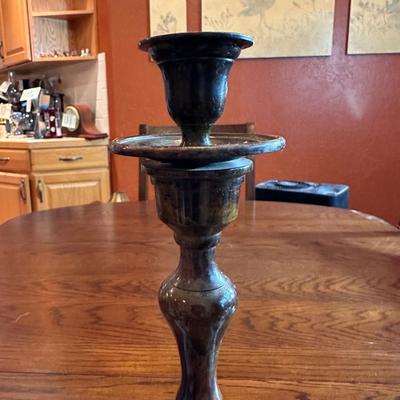 2 PAIRS OF CRYSTAL CANDLESTICKS AND 1 BRASS ONE