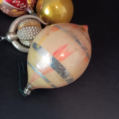 VINTAGE GLASS CHRISTMAS ORNAMENTS (4)
