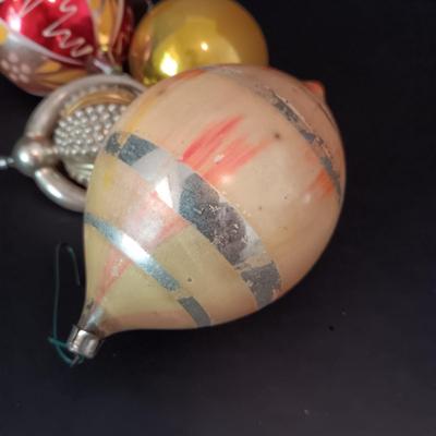 VINTAGE GLASS CHRISTMAS ORNAMENTS (4)