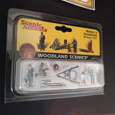 MODEL RAILROAD EXTRAS