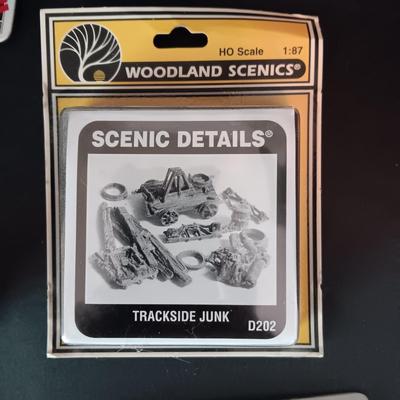 MODEL RAILROAD EXTRAS