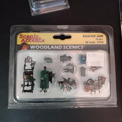MODEL RAILROAD EXTRAS