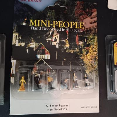 MODEL RAILROAD EXTRAS