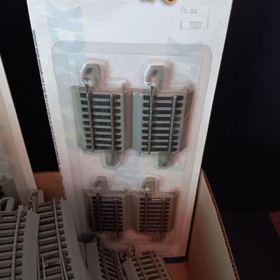 MODEL TRAIN TRACKS