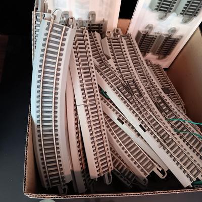 MODEL TRAIN TRACKS
