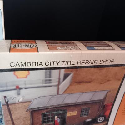CAMBRIA CITY TIRE REPAIR SHOP & 65 MINIATURE FIGURES