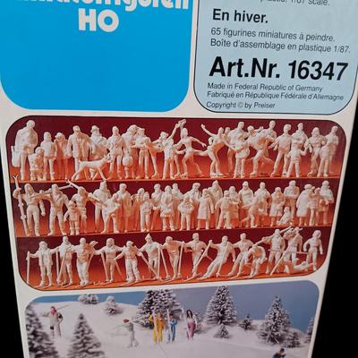 CAMBRIA CITY TIRE REPAIR SHOP & 65 MINIATURE FIGURES