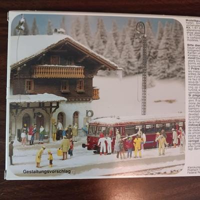 CAMBRIA CITY TIRE REPAIR SHOP & 65 MINIATURE FIGURES