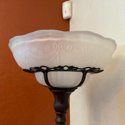 DETAILED FLOOR LAMP WITH GLASS SHADE