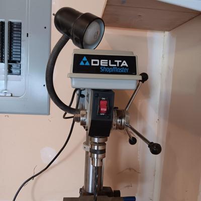 DELTA SHOPMASTER DRILL PRESS WITH LIGHT