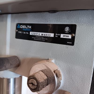 DELTA SHOPMASTER DRILL PRESS WITH LIGHT