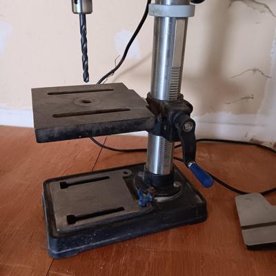 DELTA SHOPMASTER DRILL PRESS WITH LIGHT