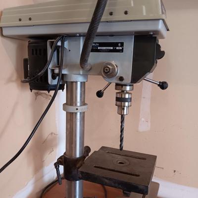 DELTA SHOPMASTER DRILL PRESS WITH LIGHT
