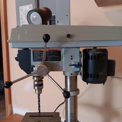 DELTA SHOPMASTER DRILL PRESS WITH LIGHT