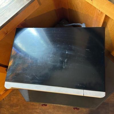 OSTER 1000W MICROWAVE AND PAPER TOWEL HOLDER