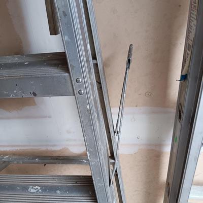 HUSKY 4 FOOT AND A 6 FOOT ALUMINUM LADDERS