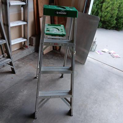 HUSKY 4 FOOT AND A 6 FOOT ALUMINUM LADDERS