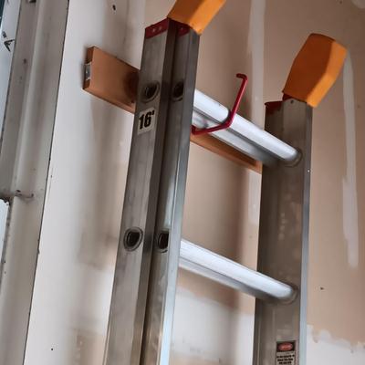 16 FOOT LOUISVILLE ALUMINUM EXTENSION LADDER