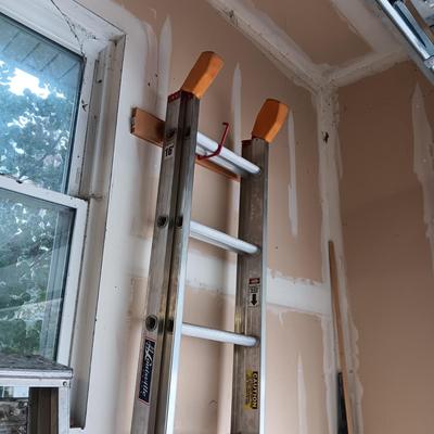 16 FOOT LOUISVILLE ALUMINUM EXTENSION LADDER