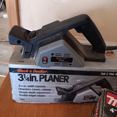 MAKITA 4" DISC GRINDER AND 3 1/4" PLANER