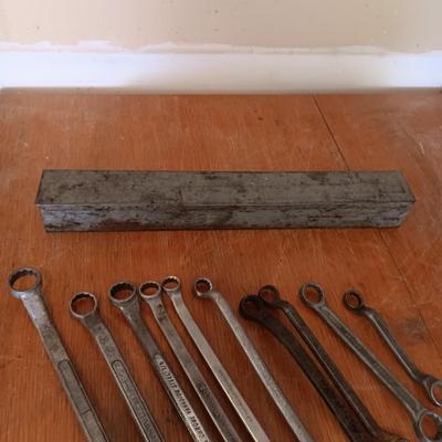 SOCKET SET AND COMBINATION WRENCHES