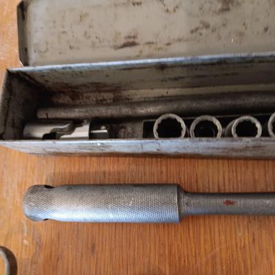 SOCKET SET AND COMBINATION WRENCHES