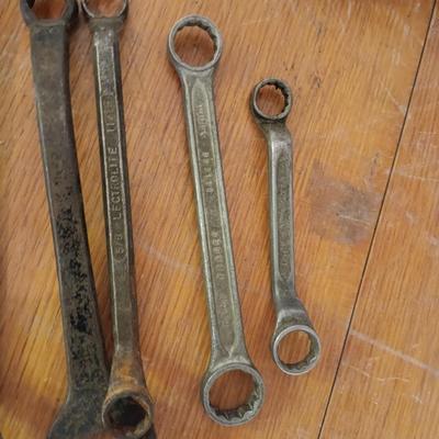 SOCKET SET AND COMBINATION WRENCHES