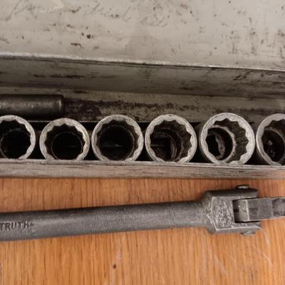 SOCKET SET AND COMBINATION WRENCHES