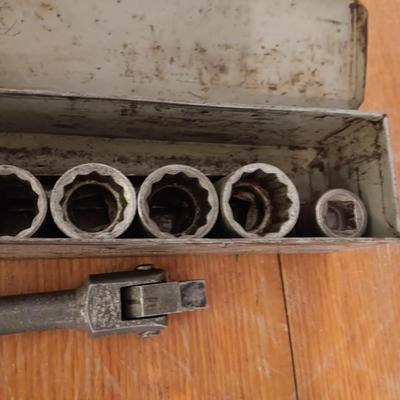 SOCKET SET AND COMBINATION WRENCHES