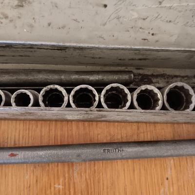 SOCKET SET AND COMBINATION WRENCHES