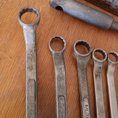 SOCKET SET AND COMBINATION WRENCHES
