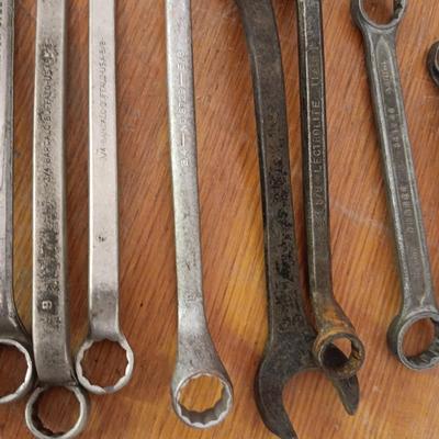 SOCKET SET AND COMBINATION WRENCHES