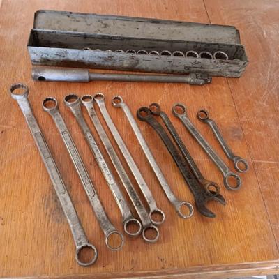 SOCKET SET AND COMBINATION WRENCHES