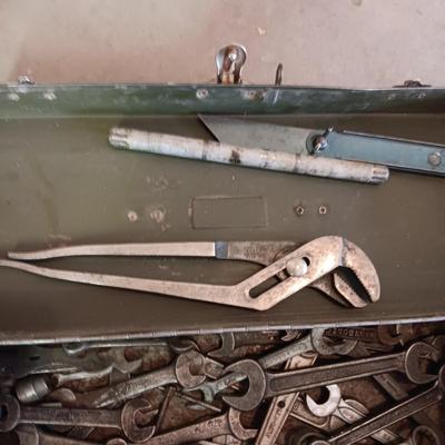 SOCKETS, RATCHETS AND COMBINATION WRENCHES IN A METAL LOCKING TOOL BOX