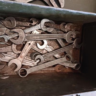 SOCKETS, RATCHETS AND COMBINATION WRENCHES IN A METAL LOCKING TOOL BOX