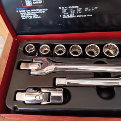 HUSKY 18 PIECE 1/2" DRIVE SOCKET SET