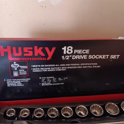 HUSKY 18 PIECE 1/2" DRIVE SOCKET SET