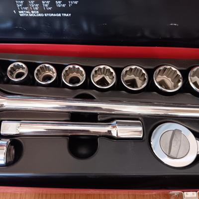 HUSKY 18 PIECE 1/2" DRIVE SOCKET SET