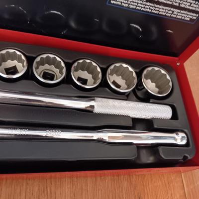 HUSKY 18 PIECE 1/2" DRIVE SOCKET SET
