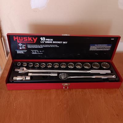 HUSKY 18 PIECE 1/2" DRIVE SOCKET SET