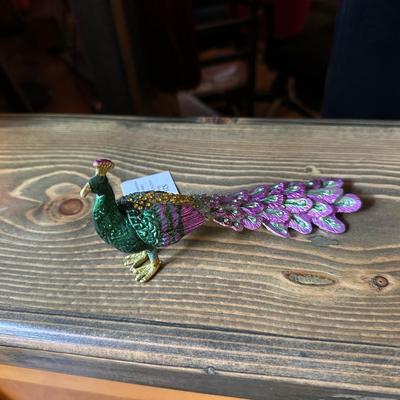 BEAUTIFUL GLASS AND OTHER PEACOCK PLUS A WHITE BIRD