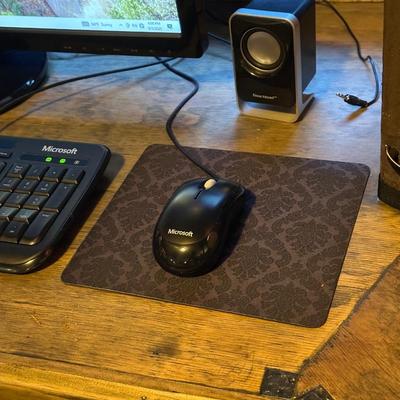 GAMING COMPUTER W/WIN 10, 27" MONITOR, GEAR HEAD SPEAKERS, MOUSE AND KEYBOARD