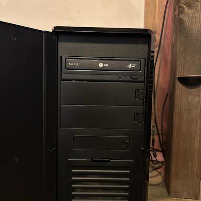 GAMING COMPUTER W/WIN 10, 27" MONITOR, GEAR HEAD SPEAKERS, MOUSE AND KEYBOARD