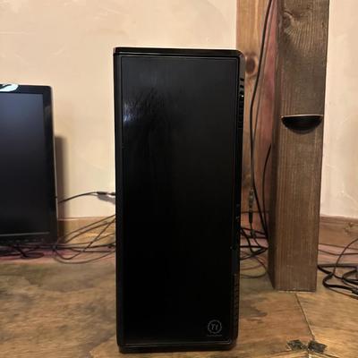 GAMING COMPUTER W/WIN 10, 27" MONITOR, GEAR HEAD SPEAKERS, MOUSE AND KEYBOARD