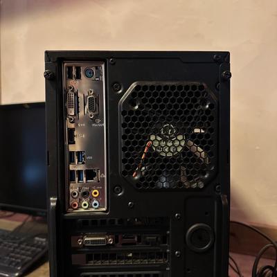 GAMING COMPUTER W/WIN 10, 27" MONITOR, GEAR HEAD SPEAKERS, MOUSE AND KEYBOARD