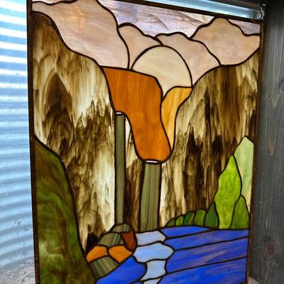 GORGEOUS STAINED GLASS ART PIECE
