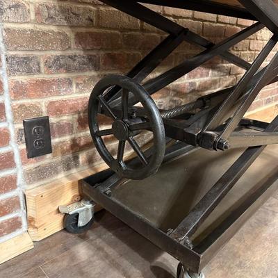 UNIQUE INDUSTRIAL SCISSOR LIFT WHEEL CRANK TABLE