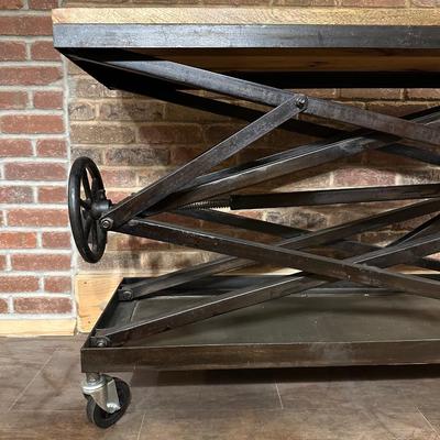 UNIQUE INDUSTRIAL SCISSOR LIFT WHEEL CRANK TABLE