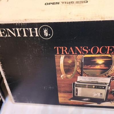 Lot #181 Vintage Zenith Trans Oceanic Radio Royal D7000 - Works